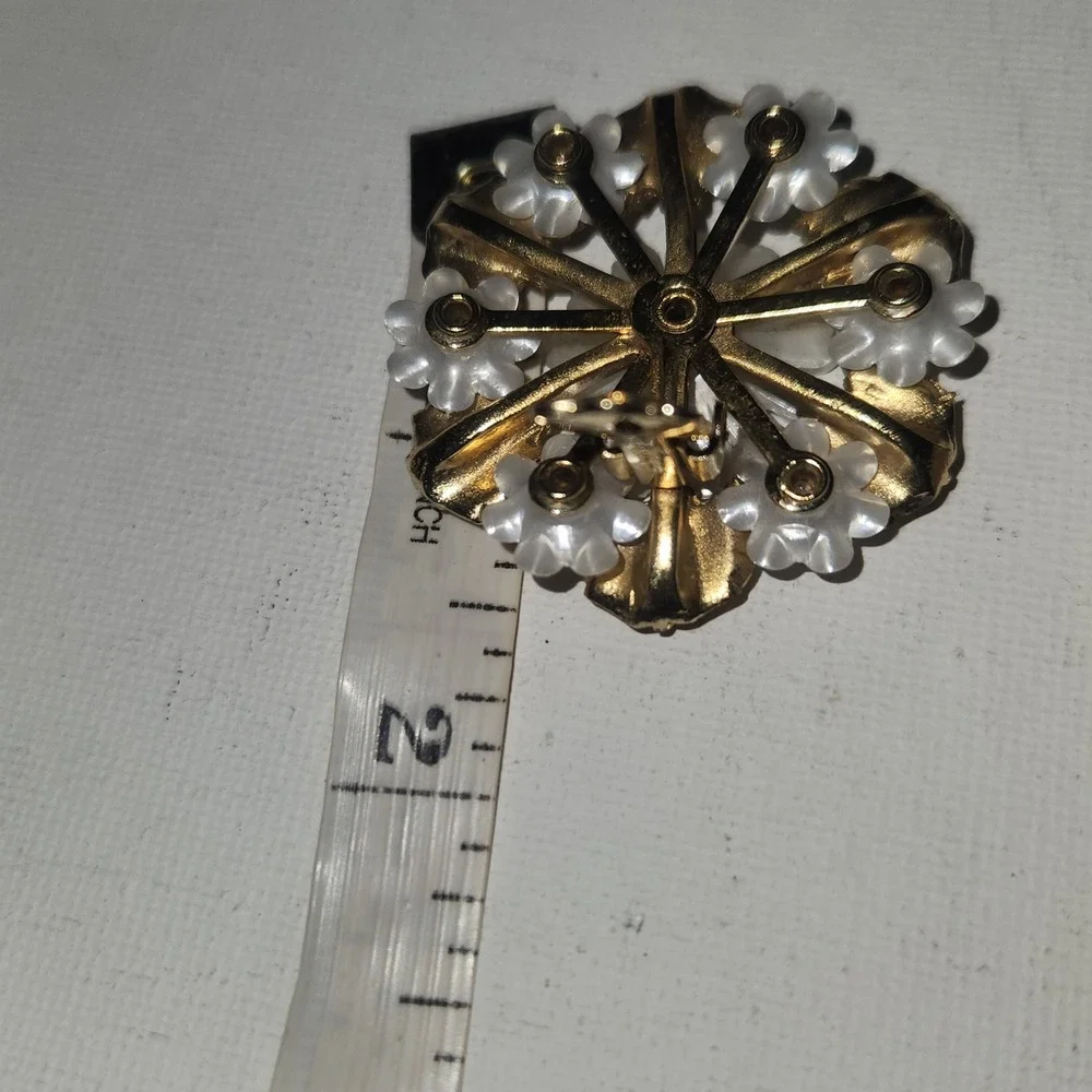 Vintage Coro‎ Floral Clip On Earrings Gold Tone White Flower AB Rhinestone 1.25